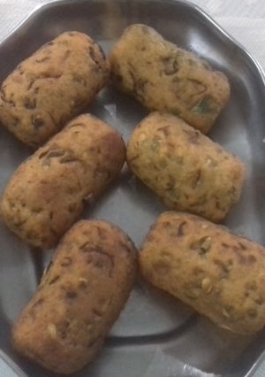 A picture of Sprouted moong cutlets.