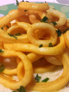 Foto di Calamari alla curcuma su crema di finocchi