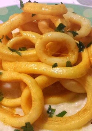 Foto di Calamari alla curcuma su crema di finocchi