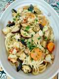 Spaghetti con shiitake, zanahoria y gambones al curry