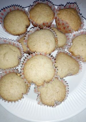 A picture of Vanilla cup cakes.