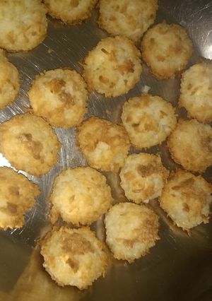 A picture of Coconut Macaroons.