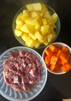 Hình của món Cà ri bò hầm.