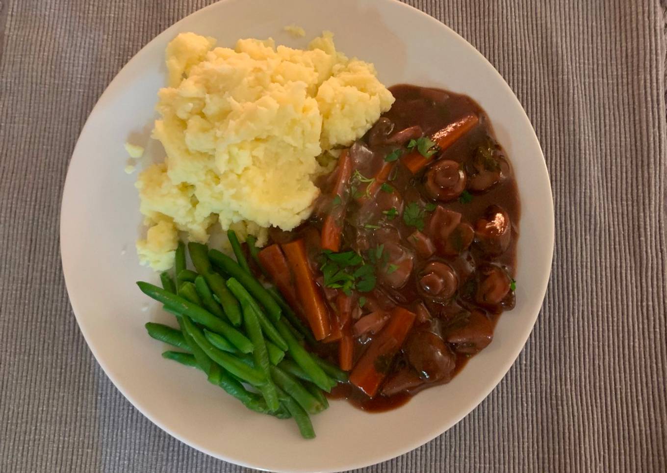 Chestnut mushroom bourguignon