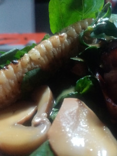 Una foto de 🥬🥗Ensalada de espinacas y tocino 🥓🥓