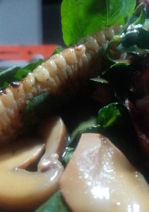 Una foto de 🥬🥗Ensalada de espinacas y tocino 🥓🥓