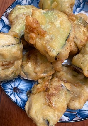 Hình của món Món chay: cà tím cuốn chiên giòn.