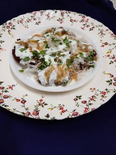 कुट्टू के आटे की टिक्की चाट (Kuttu ke aate ki tikki chat recipe in Hindi) रेसिपी मुख्य फोटो