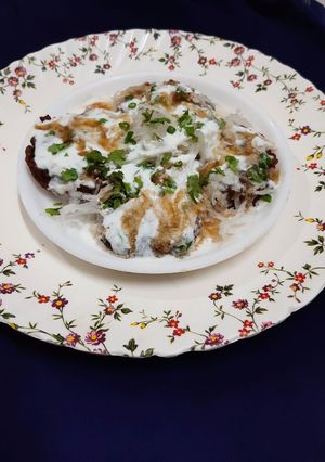 कुट्टू के आटे की टिक्की चाट (Kuttu ke aate ki tikki chat recipe in Hindi) रेसिपी मुख्य फोटो