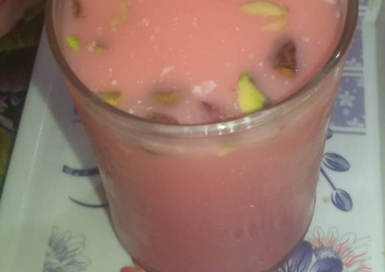 Red dry fruit milk sharbat