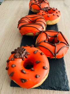 Une photo de Donuts au four