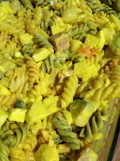 Una foto de Ensalada de pasta un poco de todo