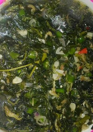 Foto resep Sayur kuah daun singkong dengan rebon ala anak kos