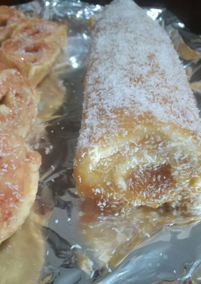 Una foto de Brazo gitano de crema pastelera, cubierto de mermelada