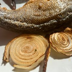 A picture of Air-fried onion 🧅 with balsamic vinegar.