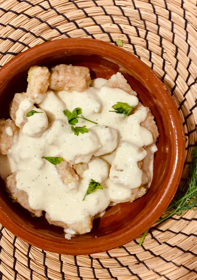 Una foto de Gnocchis integrales de patata con salsa vegana de eneldo 🥔 🌱