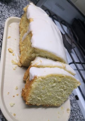 Una foto de Budín de limón con queso crema
