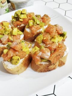 Foto resep Salmon Avocado Bruschetta