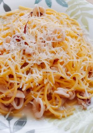 Fokhagymás-Fehérboros kalmáros spagetti recept fotója