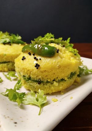 A picture of Sandwich Dhokla.