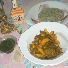 Flat beans and potatoes with chapati A picture of Flat beans and potatoes with chapati.