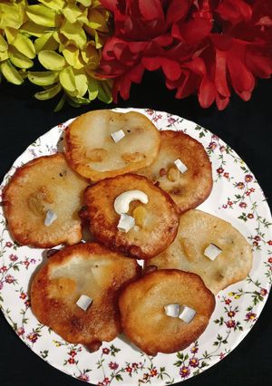 मैदा और सूजी का पूआ रेसिपी मुख्य फोटो