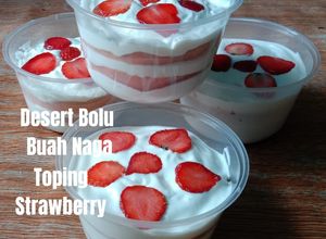 Foto resep Dessert Bolu Kukus Buah Naga Merah Topping Strawberry