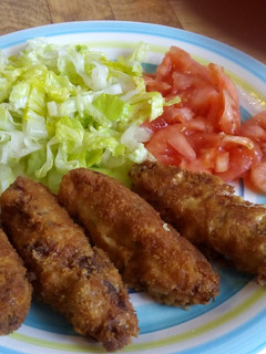 Una foto de Barritas cremosas de pollo y papa apanadas