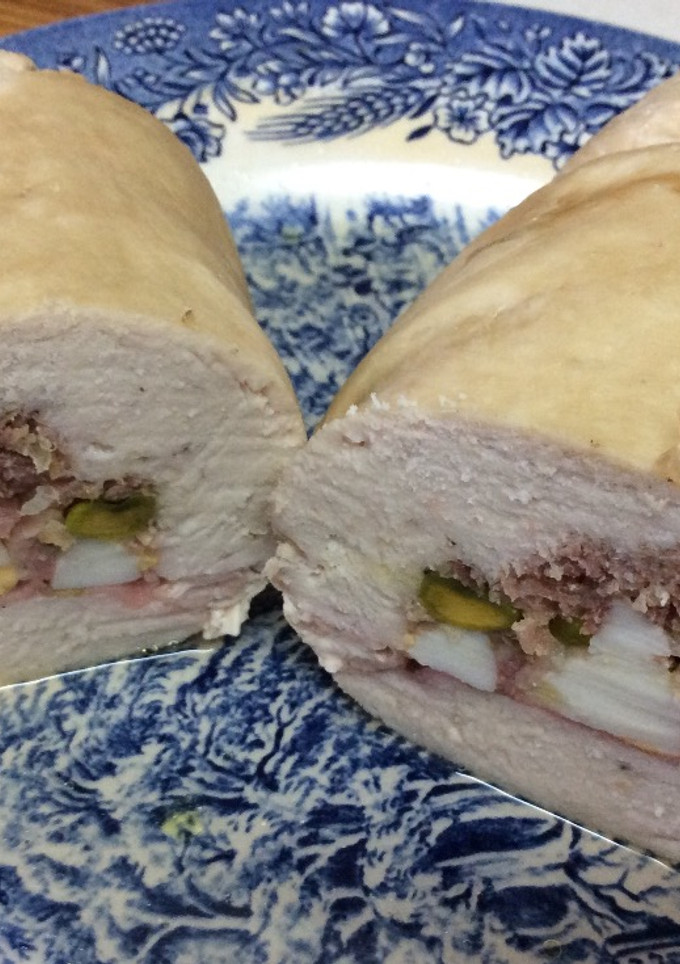 Una foto de Fiambre de pollo relleno