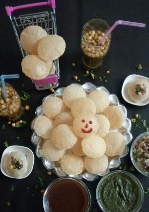 गोलगप्पे / पानीपुरी रेसिपी मुख्य फोटो