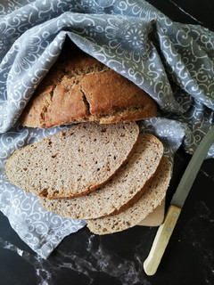 Teljes kiőrlésű tönkölybúza kenyér recept fotója