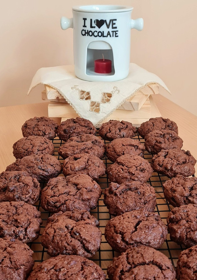 Una foto de Cookies doble chocolate 🇺🇸 "Dark chocolate chocolate chip" copycat cookies Levain Bakery®