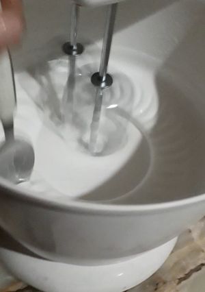 Una foto de Merengue con agua de garbanzo!!🤯