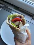 Gyors csirkés-humuszos tortilla