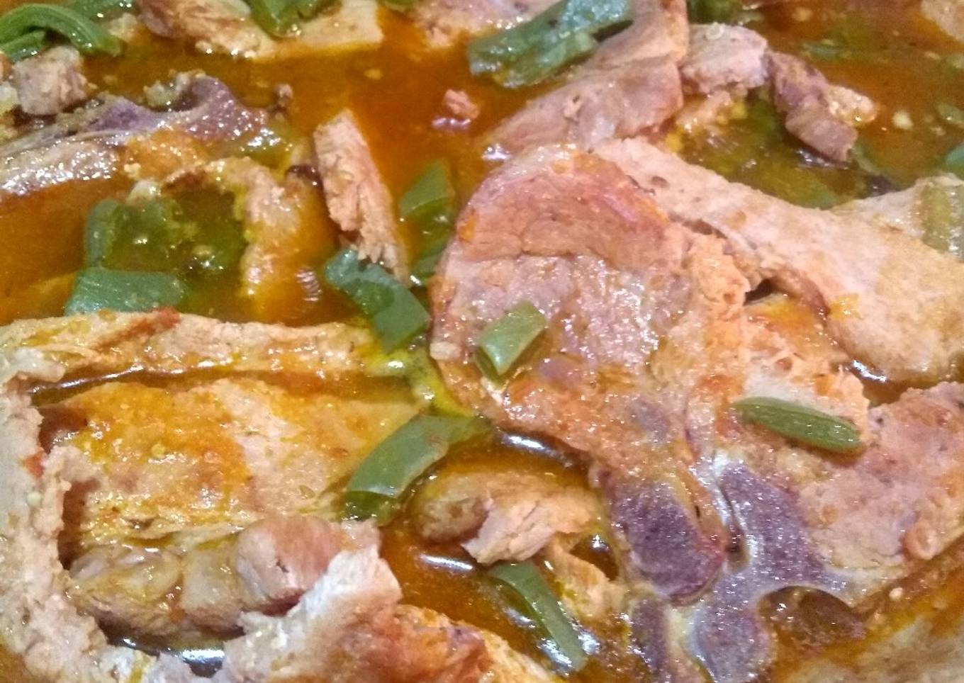 Chuleta ahumada con nopales