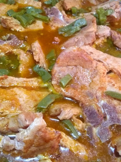 Una foto de Chuleta ahumada con nopales