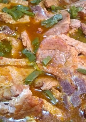 Una foto de Chuleta ahumada con nopales