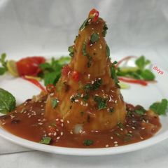 A picture of Chinese mashed aloo with stew.