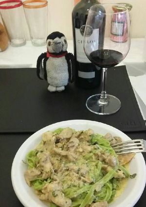 Una foto de Pollo al verdeo y champiñones