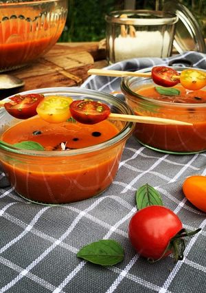 Une photo de Soupe de tomates au parfum d'asie