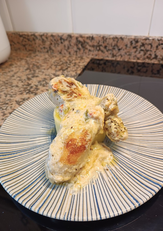 Una foto de Muslitos de pollo en salsa