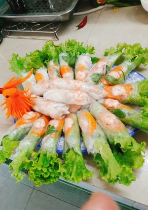 Hình của món Gỏi cuốn con công.