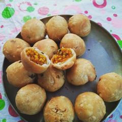 A picture of Moong daal khasta kachori.