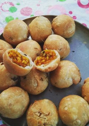 A picture of Moong daal khasta kachori.