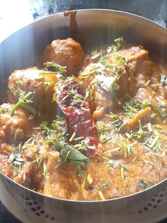 ભરેલા બટાકા નુ શાક (Bharela Bataka Shak Recipe In Gujarati) રેસીપી મુખ્ય ફોટો
