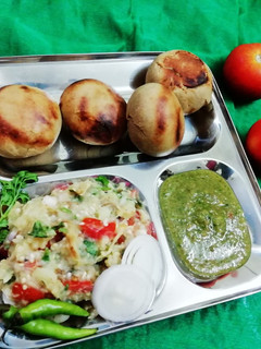 लिट्टी चोखा (Litti Chokha Recipe In Hindi) रेसिपी मुख्य फोटो