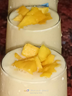मैंगो मिल्क शेक (mango milkshake recipe in Hindi) रेसिपी मुख्य फोटो