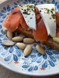Desayuno con salmón ahumado