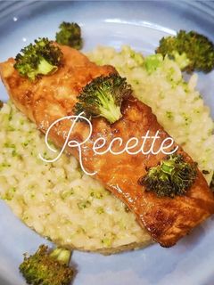 Une photo de Saumon mariné et risotto au brocoli