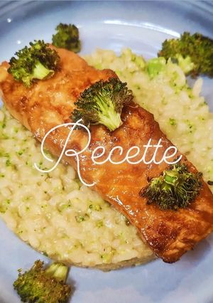 Une photo de Saumon mariné et risotto au brocoli